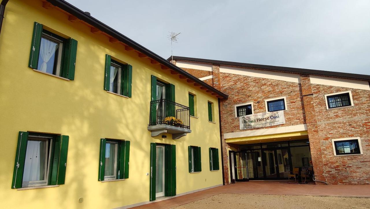 Brussa Horse Oasi Vila Caorle Exterior foto